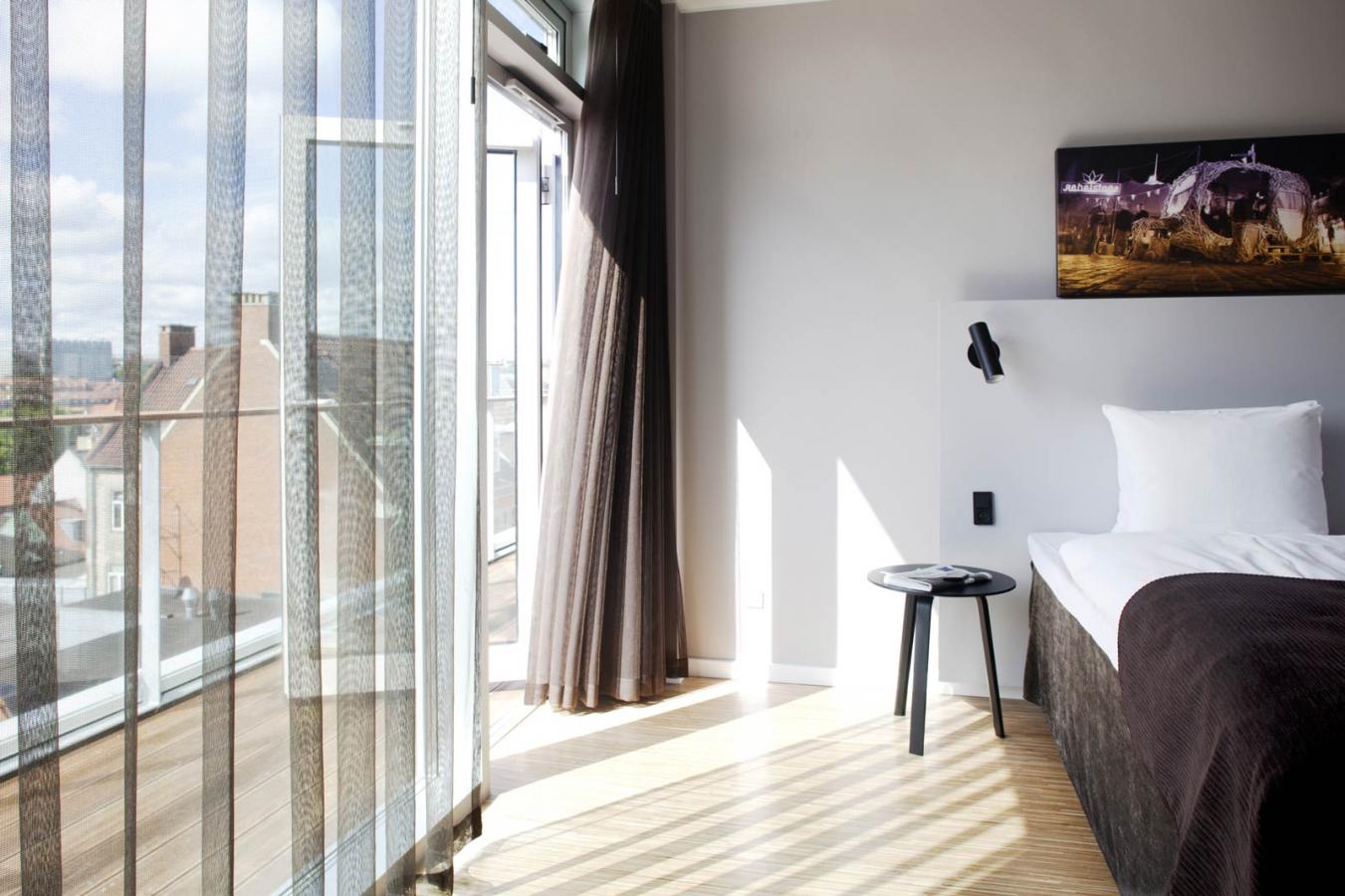 Flot udsigt fra suite view værelse på Scandic Aarhus City. Bliv veludhvilet og klar til næste dags konference. 