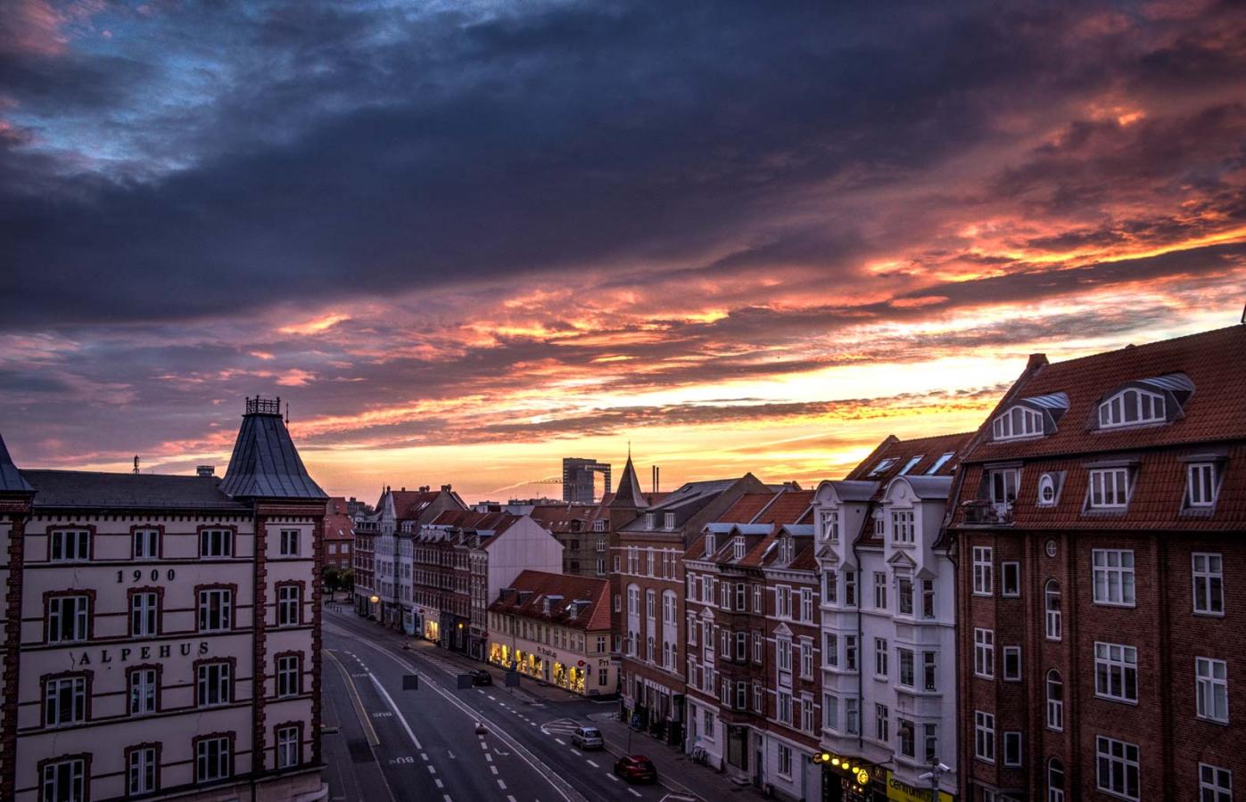 Aftenbillede af Frederiks Alle fra oven, Aarhus