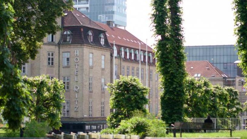 Få en god nats søvn i hjertet af Aarhus på Milling Hotel Ritz. 