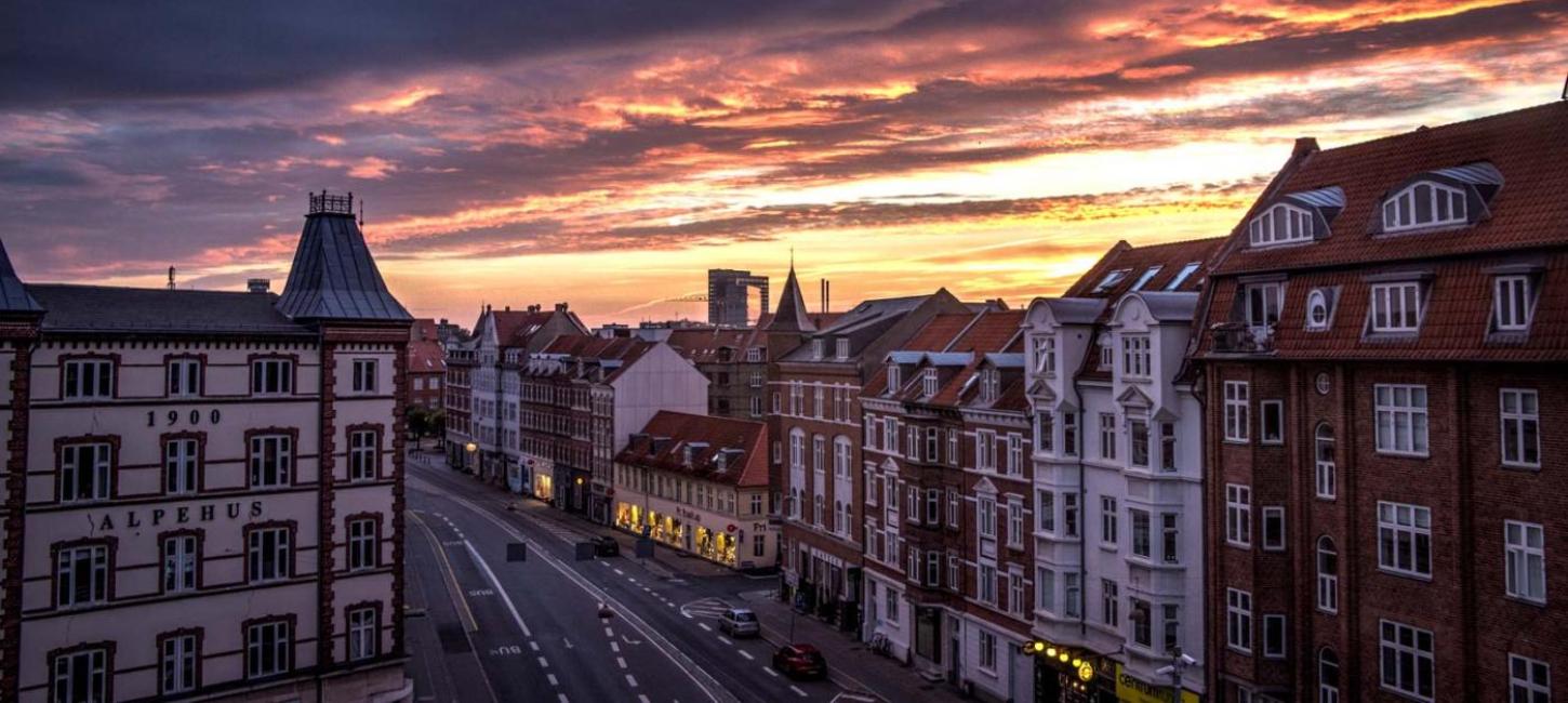 Aftenbillede af Frederiks Alle fra oven, Aarhus