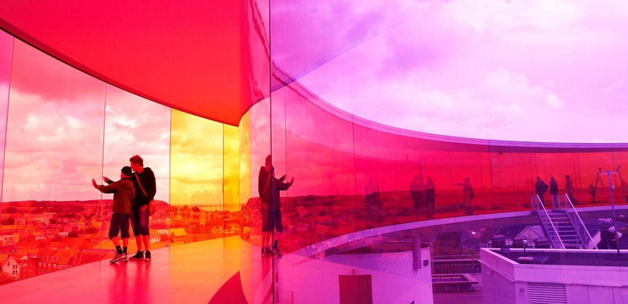 Oplev Aarhus fra oven i Your rainbow Panorama på ARoS Aarhus Kunstmuseum