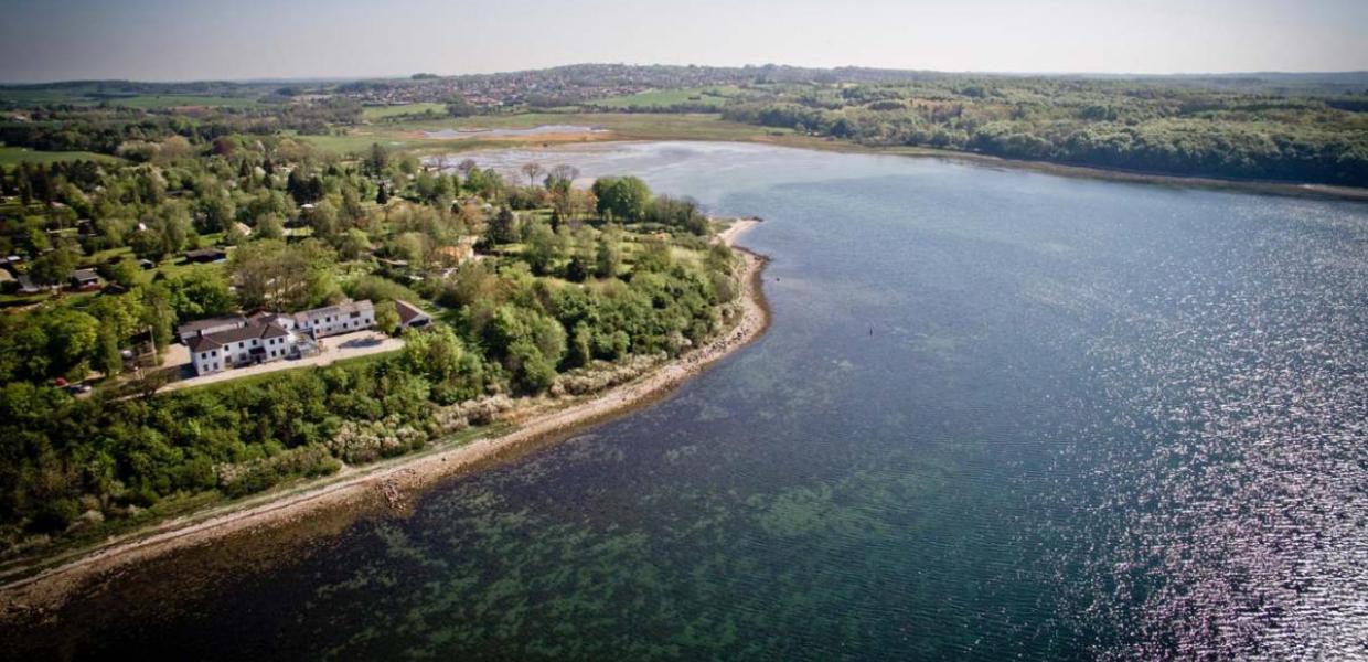 Få ro midt i naturen og skab fuld fokus på konferencens eller mødets program hos Kaløvig Center på Djursland, kun en lille køretur fra Aarhus