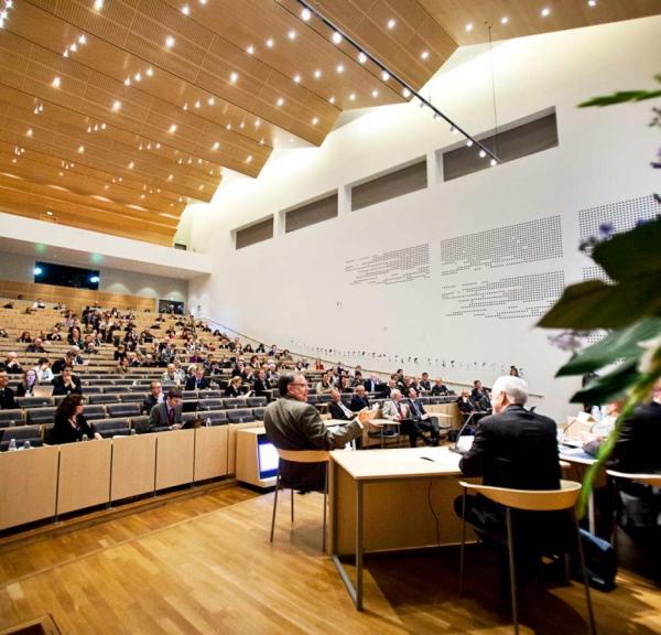 Hold din næste videnskabelige konference i samarbejde med Aarhus Universitet og få det nyeste forskning med i programmet.