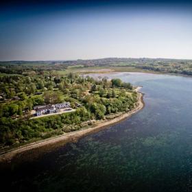 Få ro midt i naturen og skab fuld fokus på konferencens eller mødets program hos Kaløvig Center på Djursland, kun en lille køretur fra Aarhus